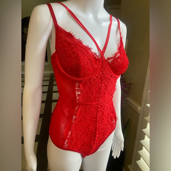 NEW- REVAMPED Red Cross Front Mixed Lace Body / Size Large - Picture 4 of 9